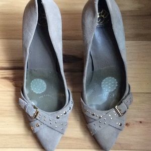 BCBG  tan leather heels